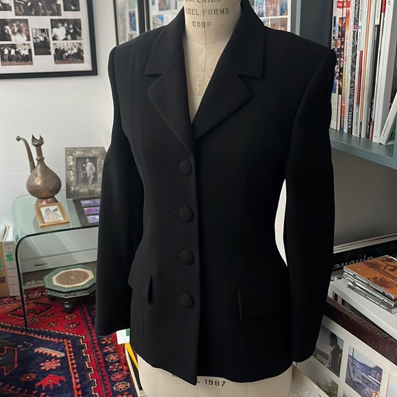 Ternglo black wool jacket size 2 fits bigger size 6? - Picture 1 of 4